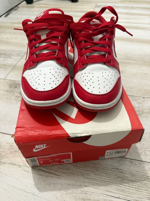 Vând Nike Dunk low red