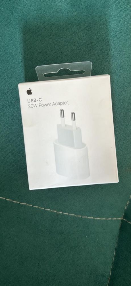 Адаптер 20W.