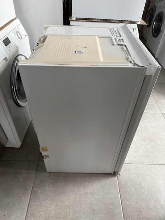 Малък хладилник Миеле за вграждане