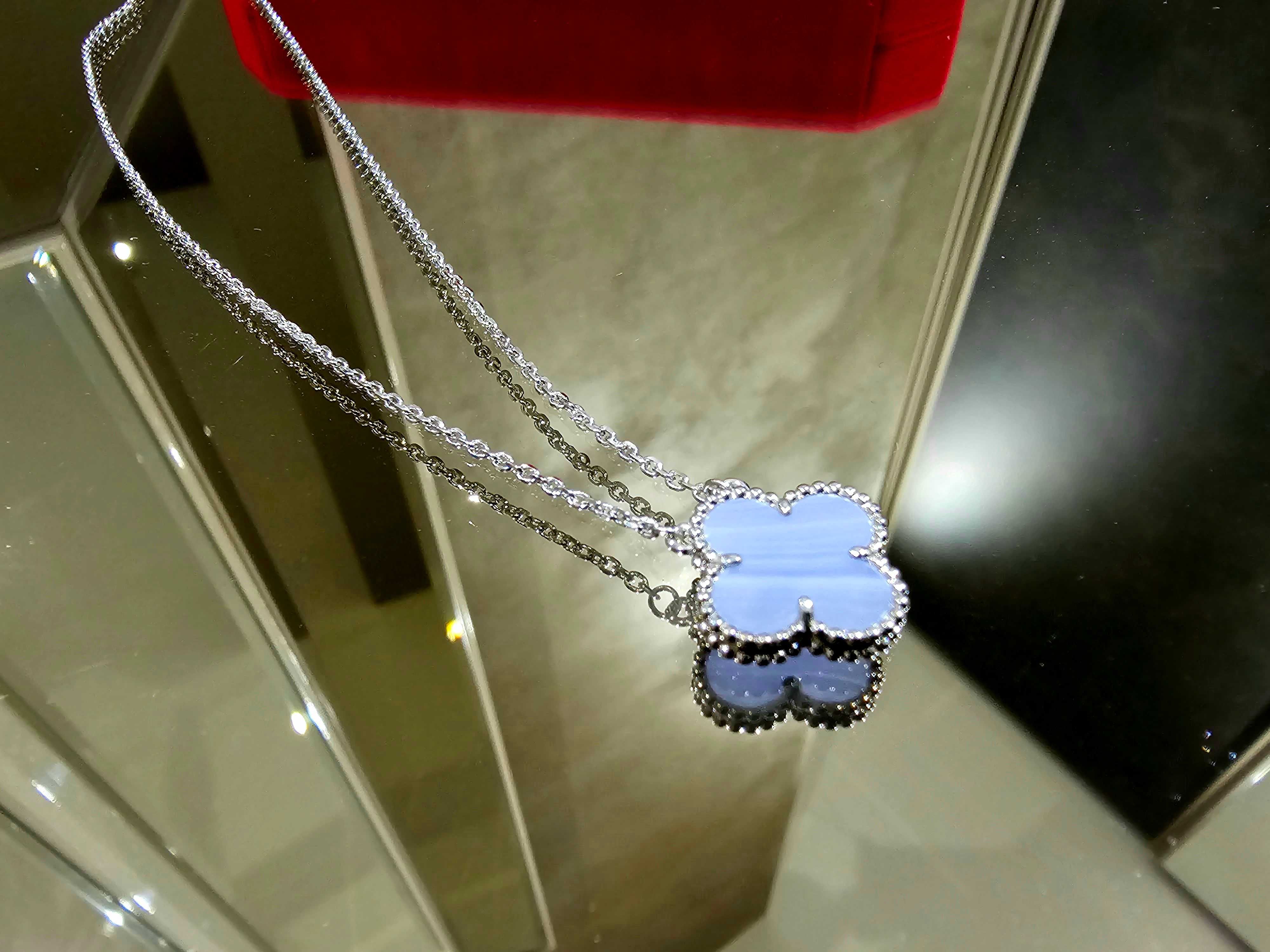 Van Cleef & Arpels VCA Silver Chalcedony Alhambra Clover Дамско Колие