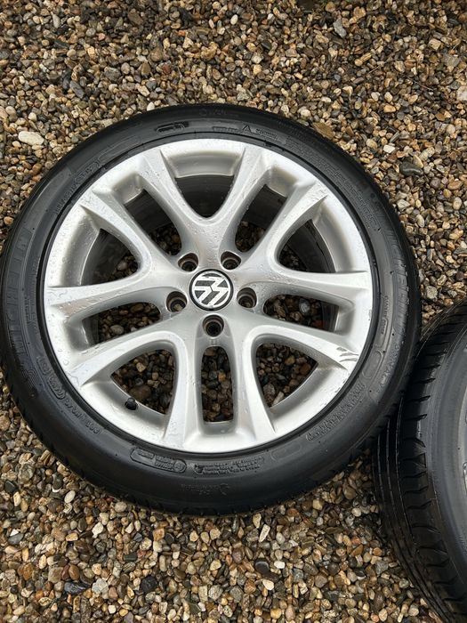 Roti  VW  originale 235 45 R17  Michelin