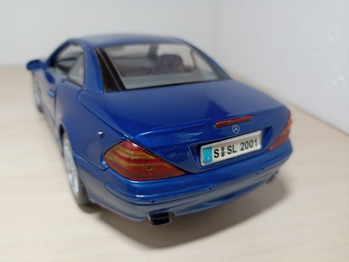 Mercedes Benz SL class scara 1 18 maisto