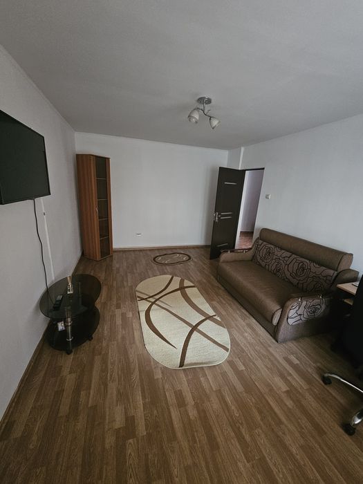 Inchiriez apartament 3 camere