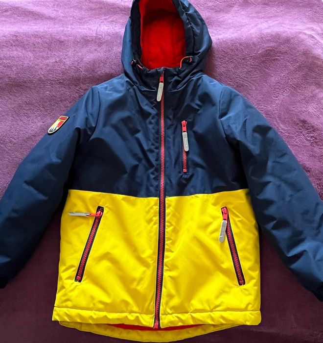 Продам куртку на мальчика