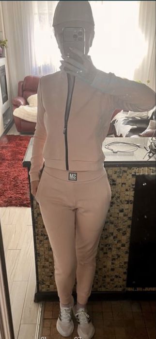 Спортивный костюм женский