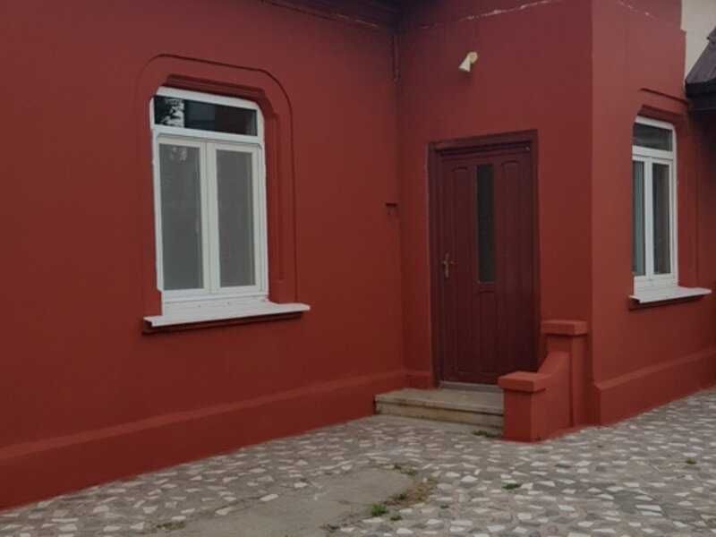 Casa Damaroaia, singur curte suprafata totala 400mp, nemobilata.
