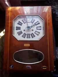 Старинные часы с подзаводнкой