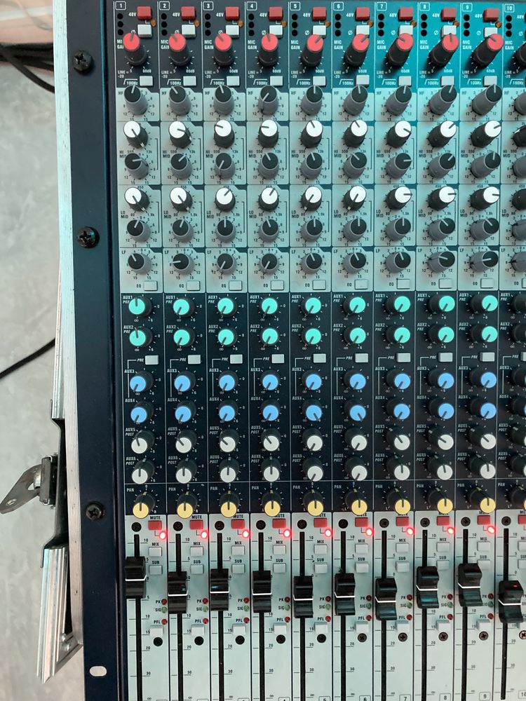 Vand mixer Soundcraft GB2R cu efect Lexicon MX300