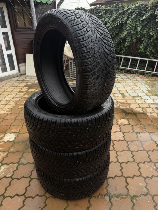 Vând set de 4 cauciucuri de iarnă Nokian