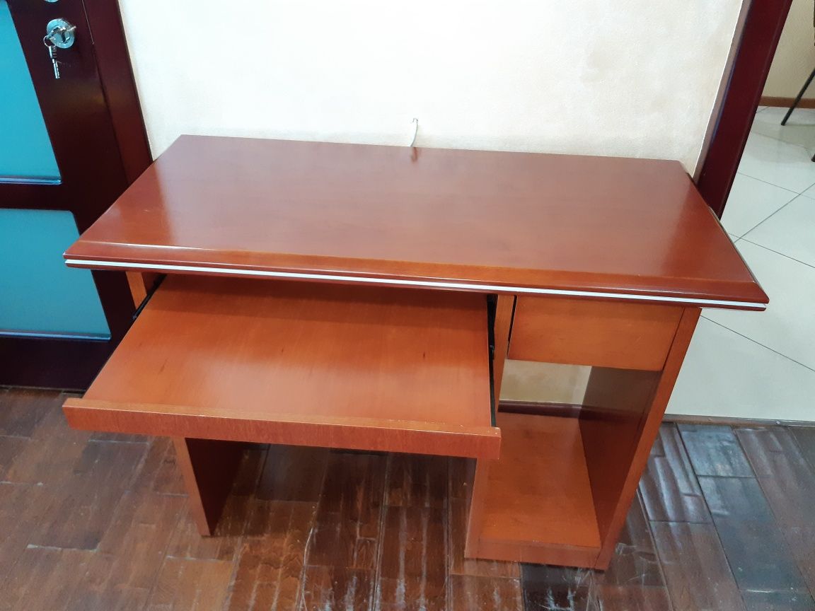 Продам стол для компьютера