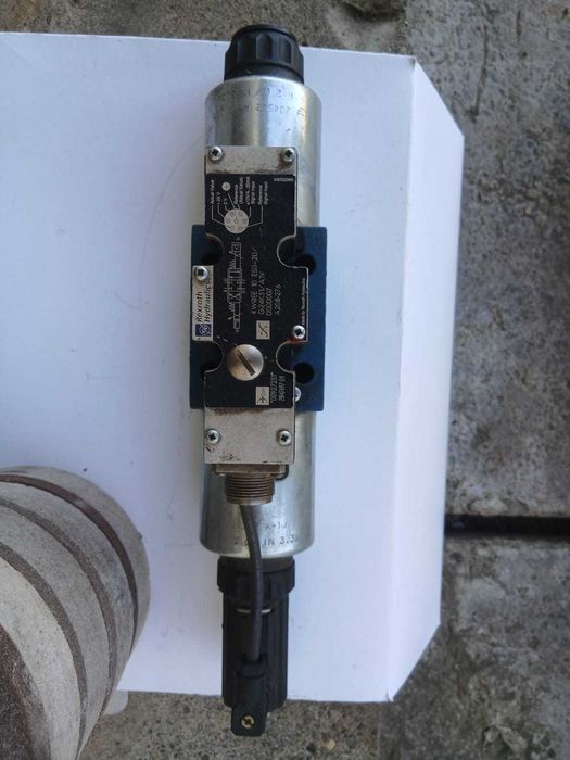 Vând electrovalve Parker + distribuitor Bosch Rexroth (Ițcani, SV)