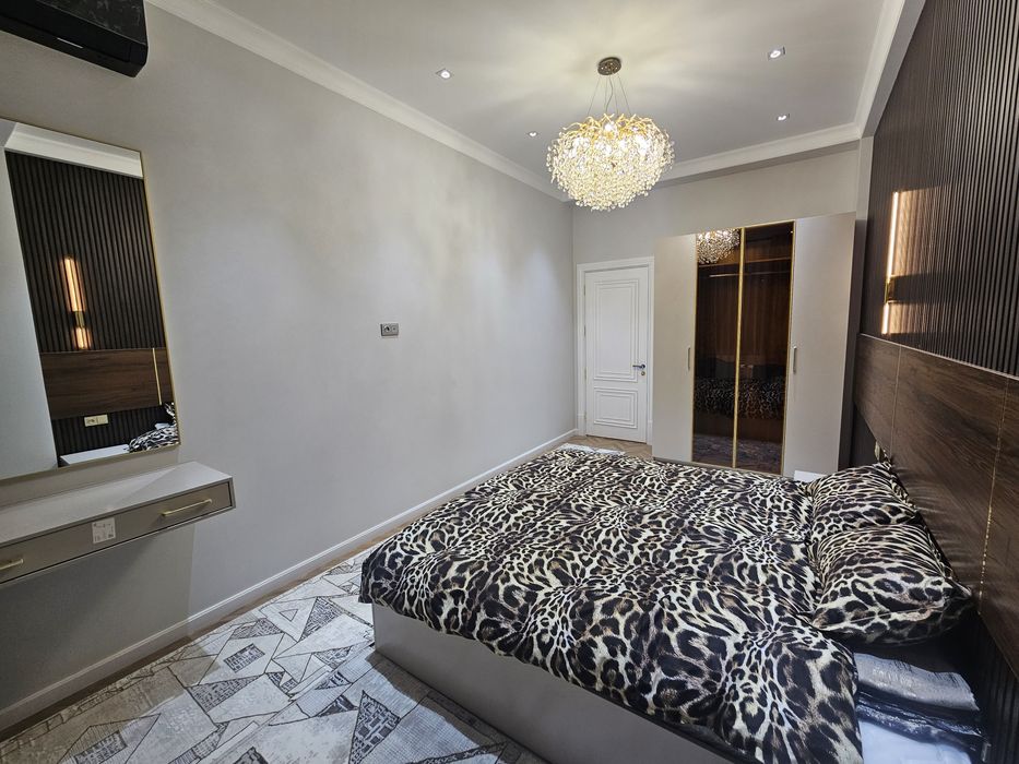 Яккасарой, Шота Руставели 1/9/10