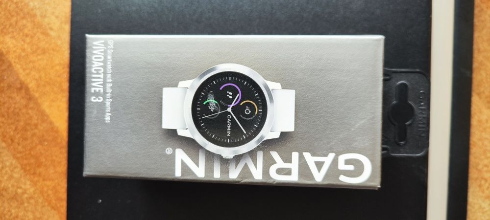 Часовник garmin vivoactive 3