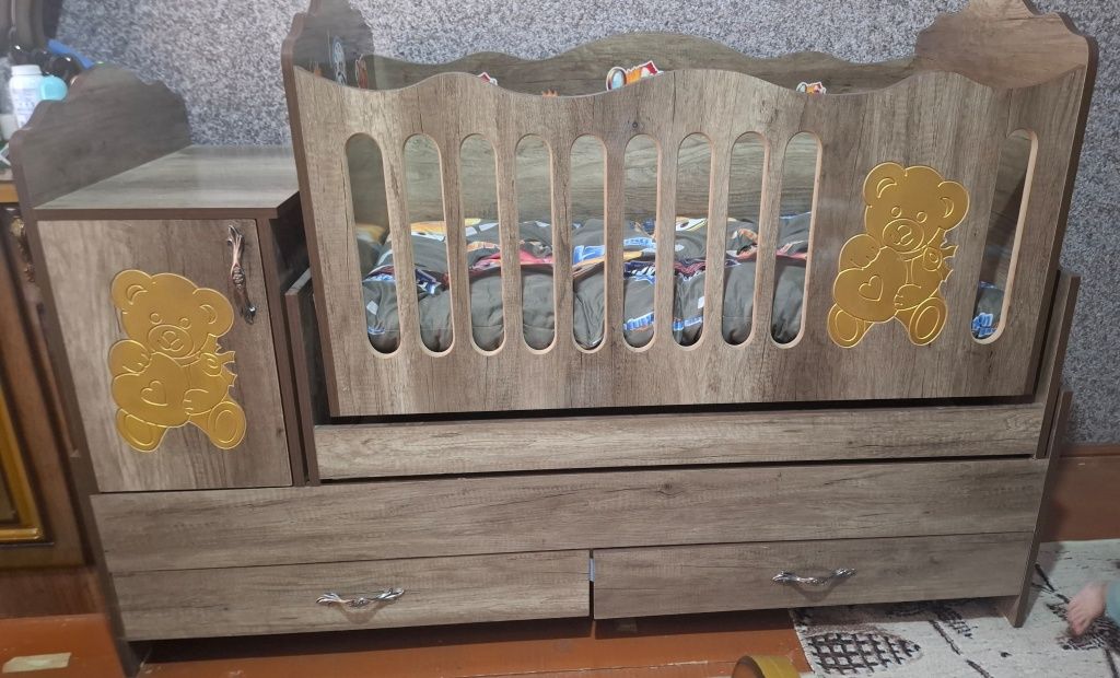 Bolalar krovati 2etajlik
