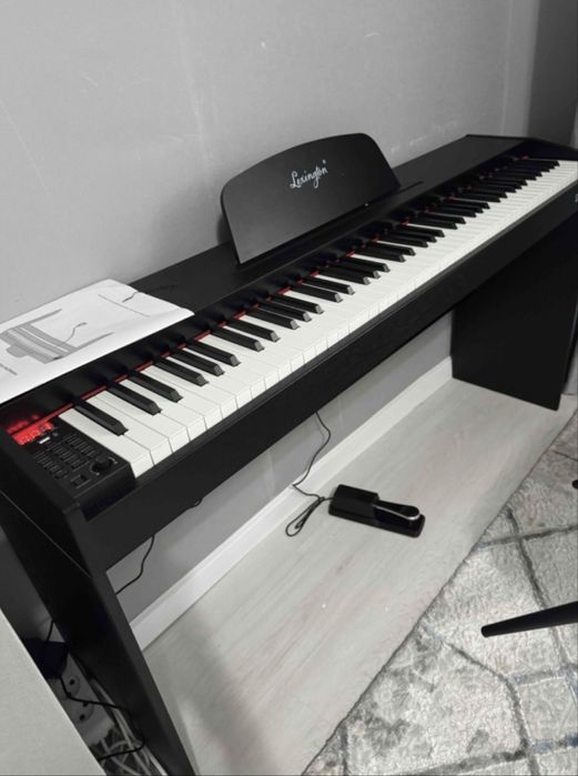 Цифровое пианино в отличном состоянии