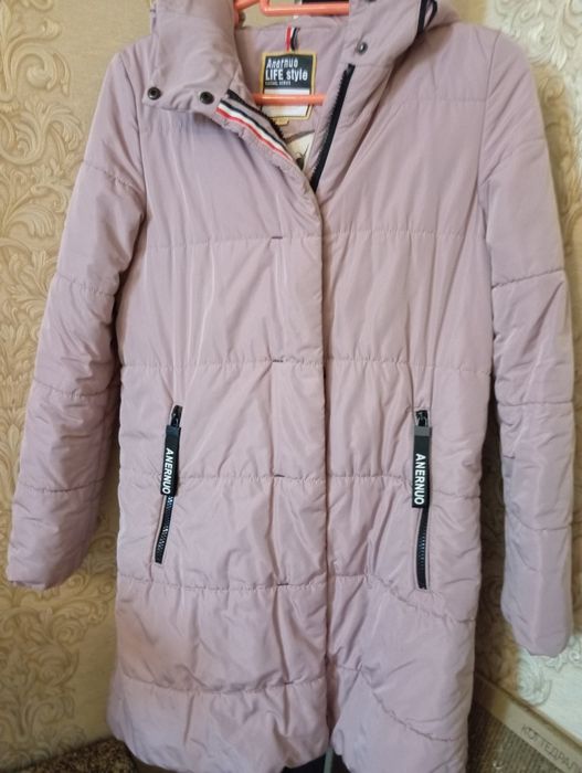 Пальто демисизонное.утепленное кадрового цвета