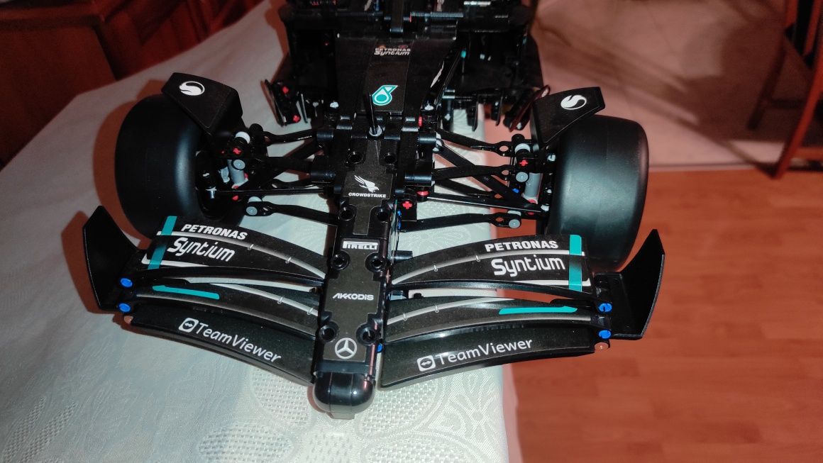 Лего Mercedes AMG F1  W14 E Performance