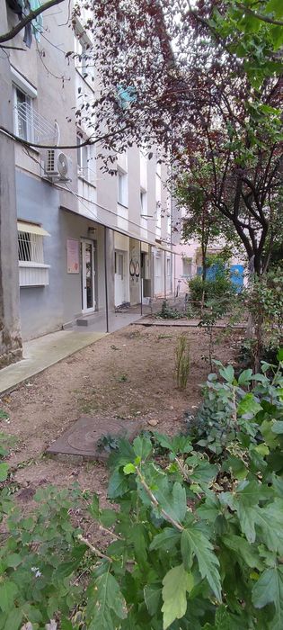 Vând sau schimb, spatiu comercial 12, 6 mp. Preț 27000 europ