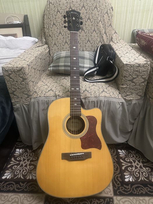 Srochna Akustik Gitara 41 Sotiladi