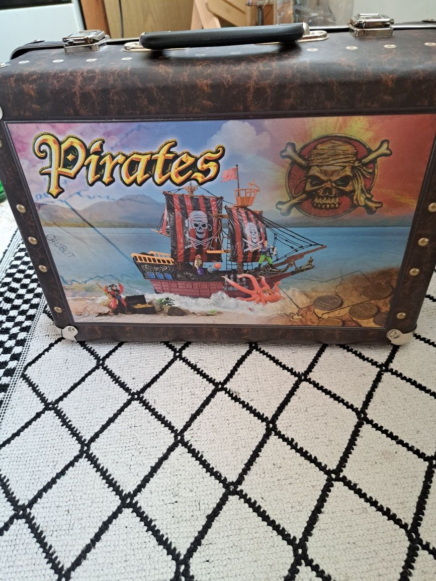 Пиратски картонен куфар