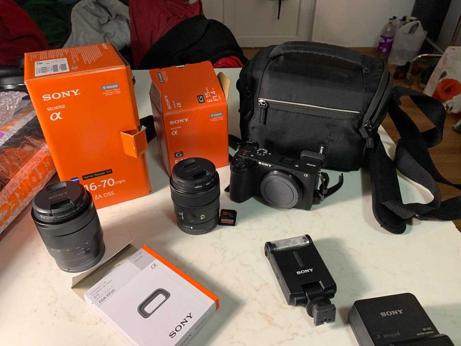Sony A6700 + obiectiv Sony 15mm F1.4 G + obiectiv Sony FE 24mm F2.8 G