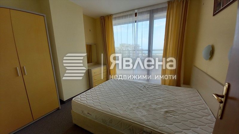 Явлена продава тристаен апартамент на метри от пяс