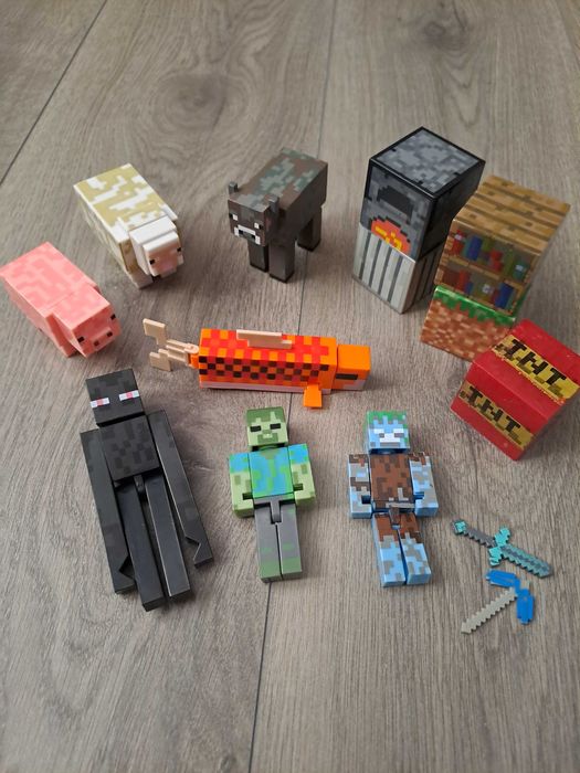 Minecraft figurine