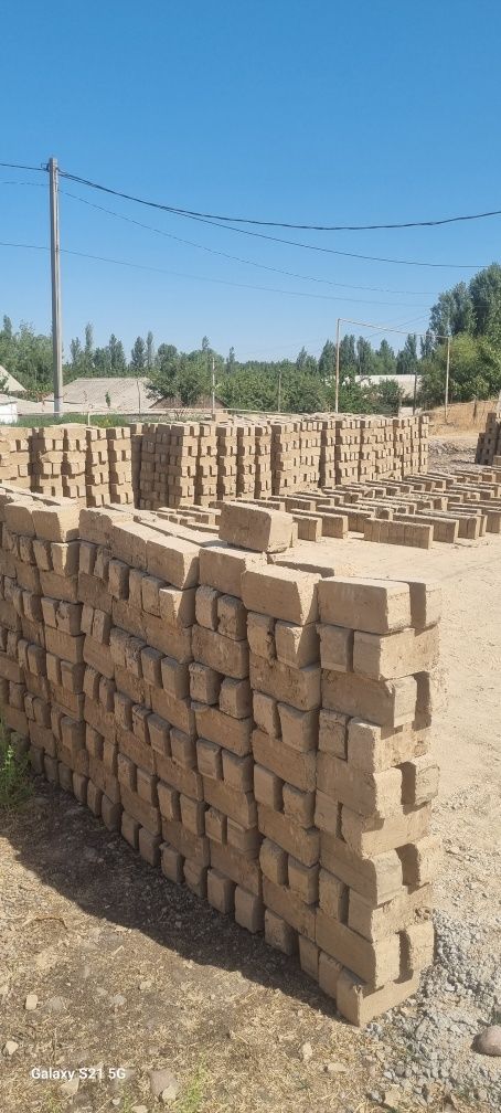 Хом гишт ишлаб чикарамиз ва сотамиз.