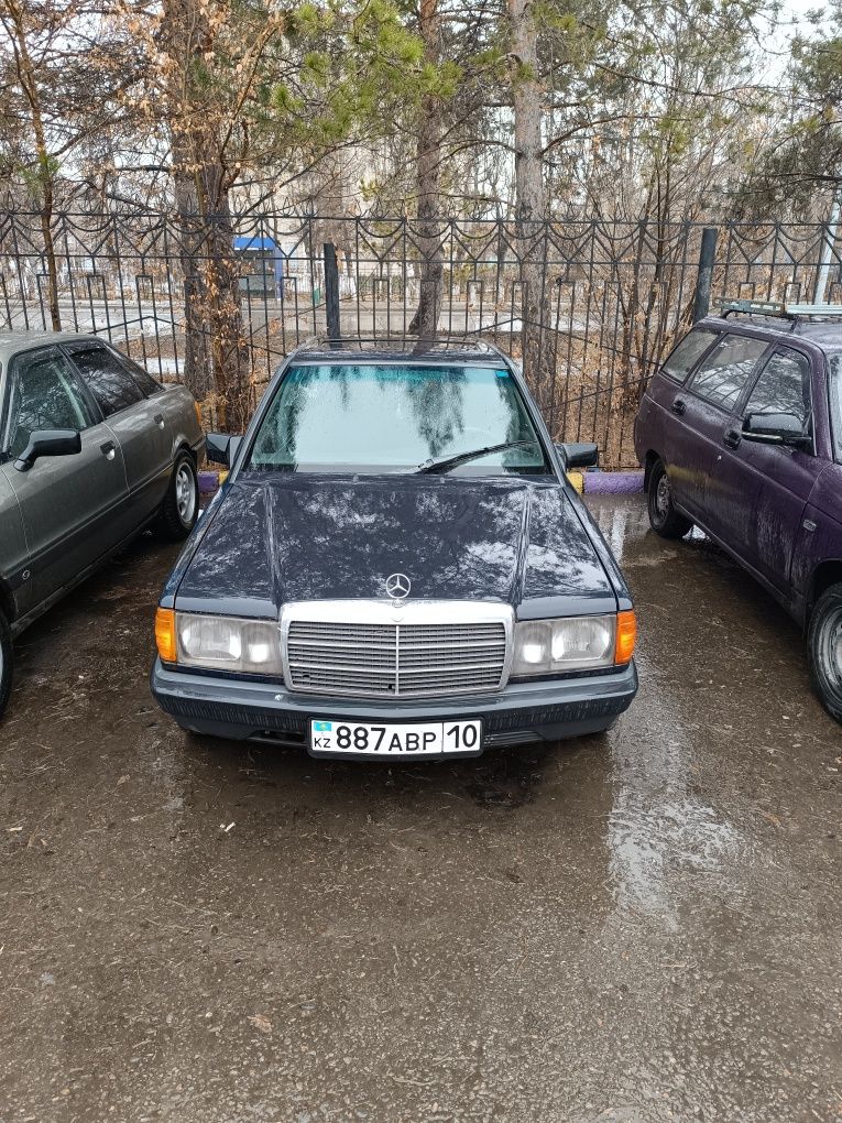 Мерседес е190 2.0 AT