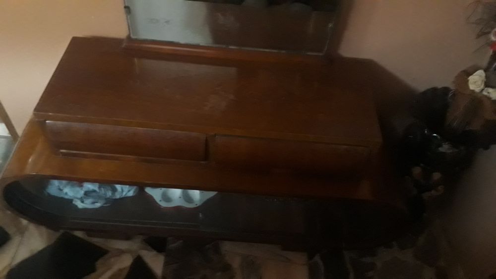 Vand mobila veche