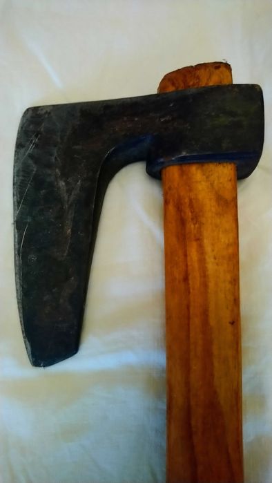 Стара малка брадва.