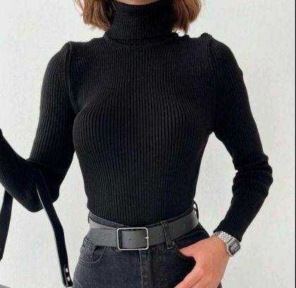 Дамска черна блуза с поло яка