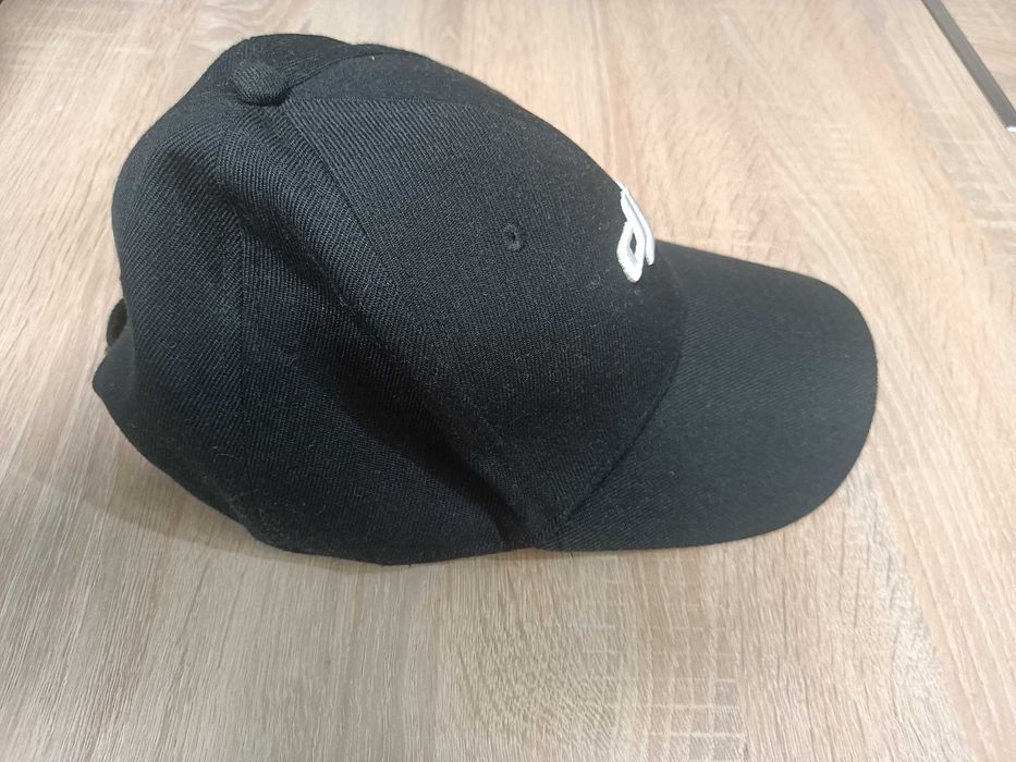 DJI шапка с коризка (черна) - официален мърч