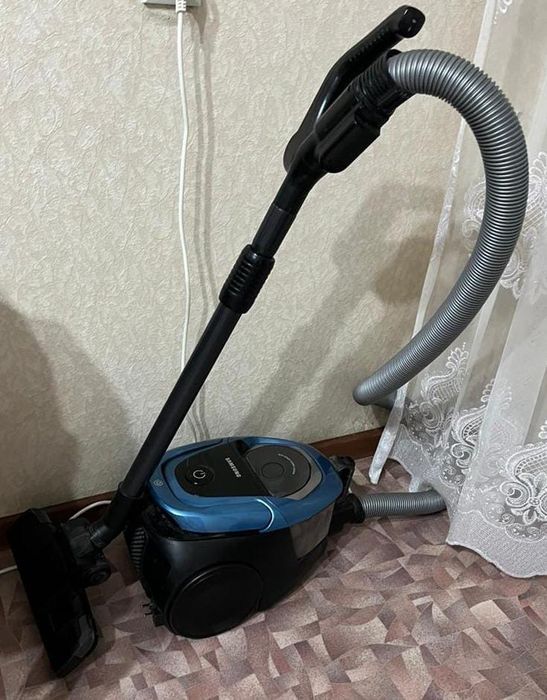 Пылесос, спальный гарнитур, асел печка,стуля,двери