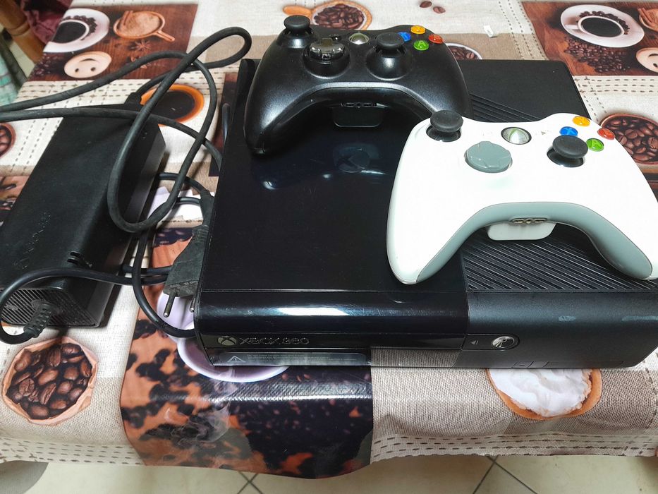 Xbox 360 E, Modata, HDD 640 Gb, 110 Jocuri
