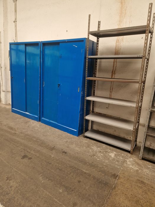 Dulapuri pentru scule si Containere mari mici din metal profesionale.