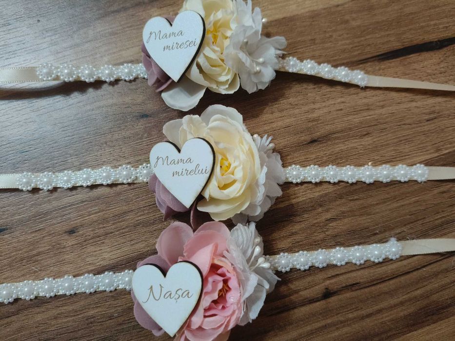 Lumânări nuntă/botez, buchete mireasă/nașă, cocarde , brățări de nuntă