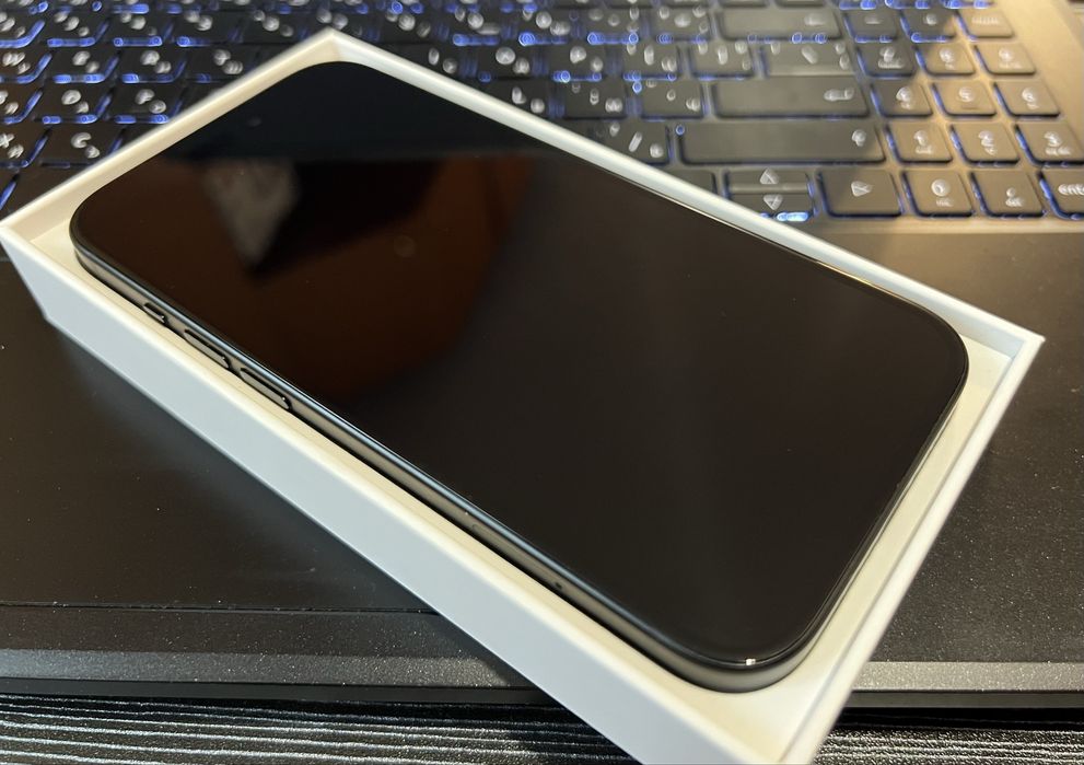 Като нов!! iPhone 15 / black / 512 gb