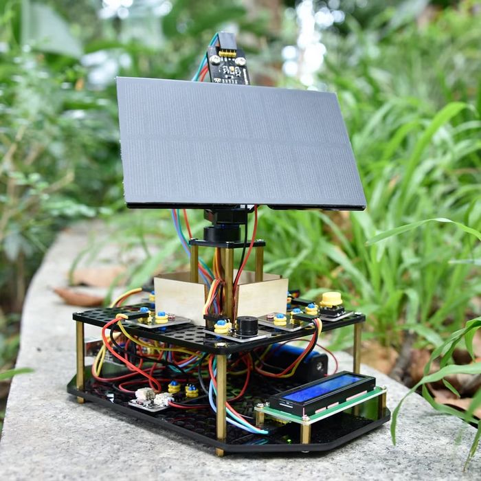 Kit Solar Tracker – Invatare STEM si Incarcare Telefon