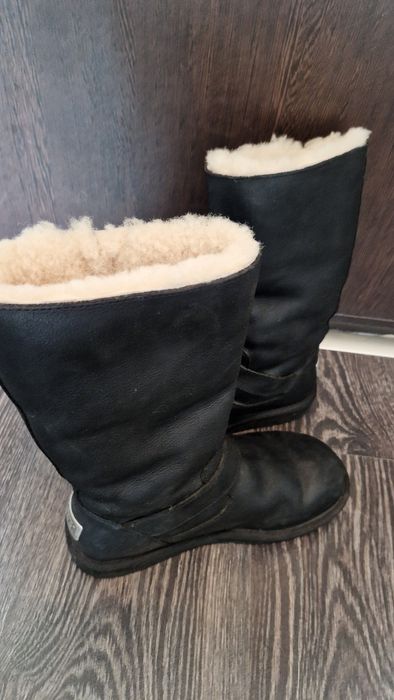 Cizme originale Ugg din piele și blană naturala