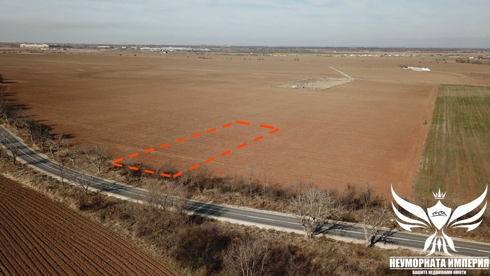 Продавам земя 5140кв.м. преди село Козаново на първа линия