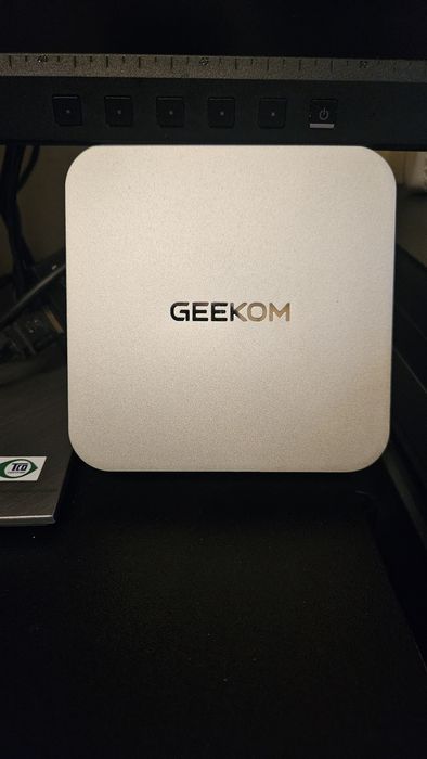 Mini PC GEEKOM A8 bestial – Ryzen 9 8945HS | 32 GB DDR5 | 2 TB SSD