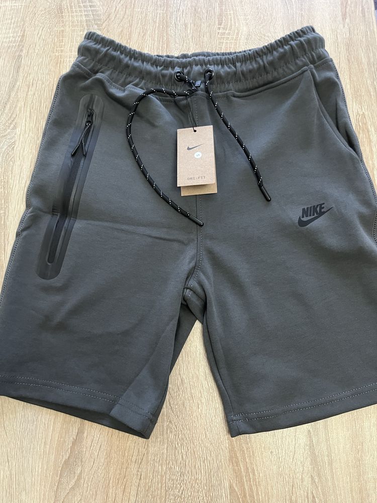 Nike tech къси панталони