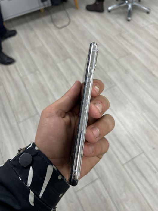 Vând iphone x telefonul merge foarte bine ie aproape nou tine bateria