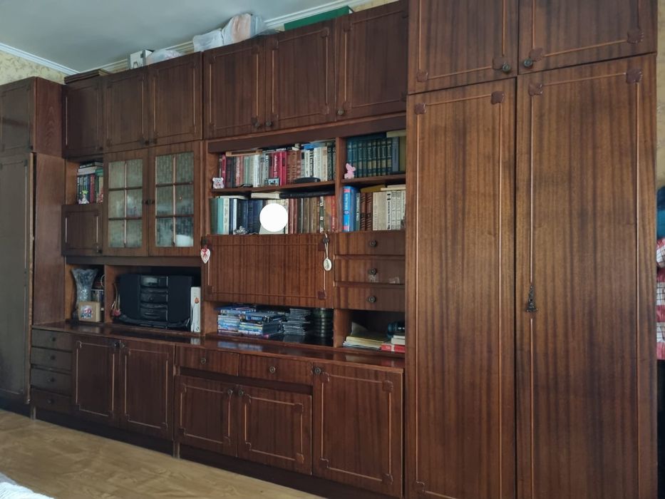 Продам  Стенку для гостиной, дачи.