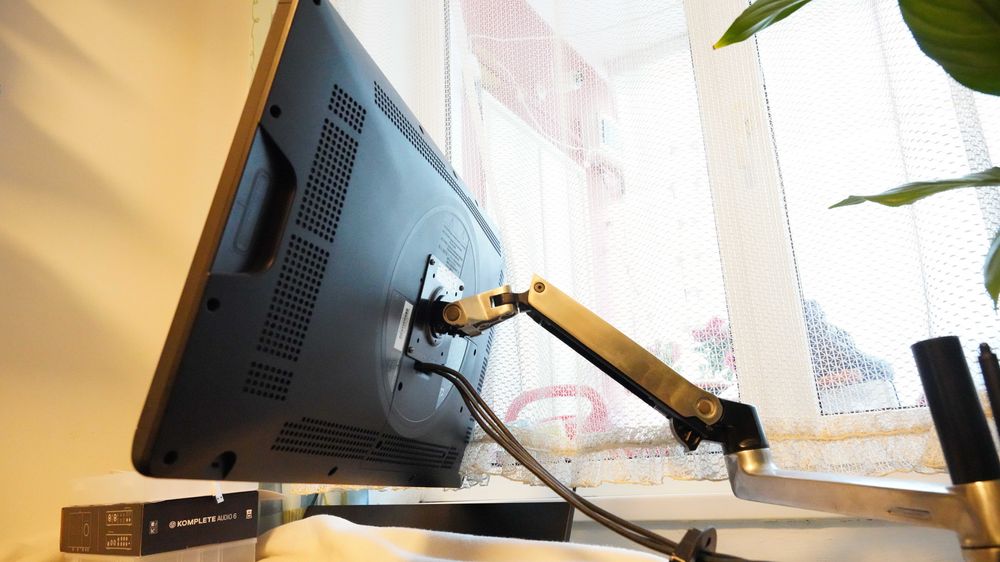 Tableta grafica Wacom Cintiq 22HD Touch + brat suport Ergotron