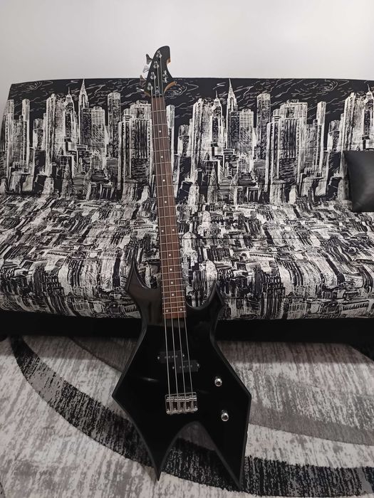 Chitară-bass Harley Benton