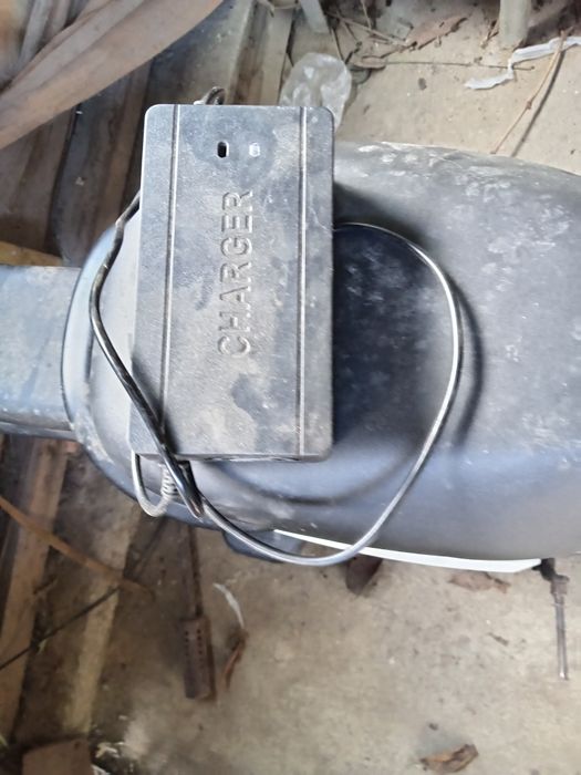 Vând moped electric cu pedale defect