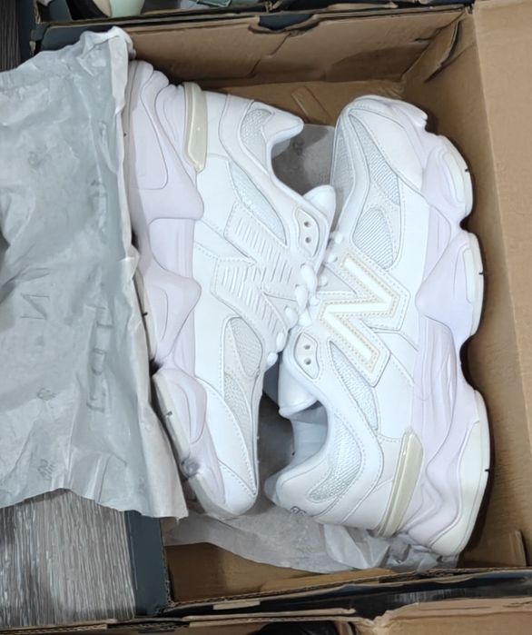 New Balance 9060 бели