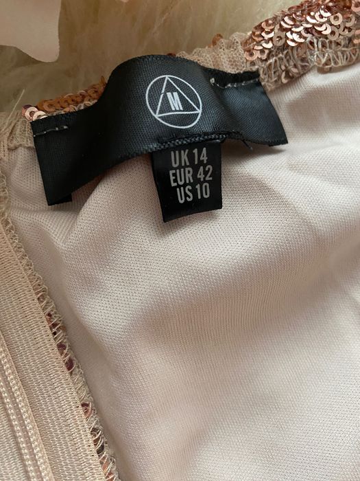 Елегантната бежова миди рокля с пайети Missguided